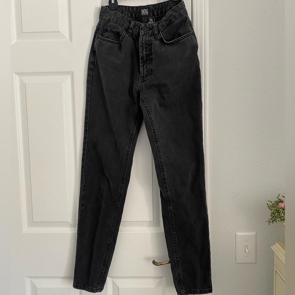 BDG MOM HIGH RISE JEAN - Washed black color - Size 24, 28 in in-seam
